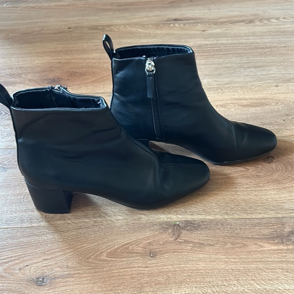 Urban outfitters black boots, size 6 - Picture 3 of 9